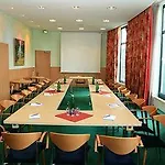 Ascot Bristol Hotel 4*