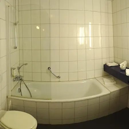 Ascot Bristol 4* Poczdam