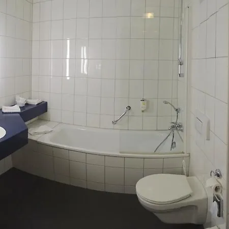 Ascot Bristol Hotell 4*