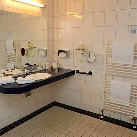 Ascot Bristol Hotel 4*
