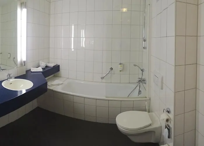 Ascot Bristol Hotel 4*