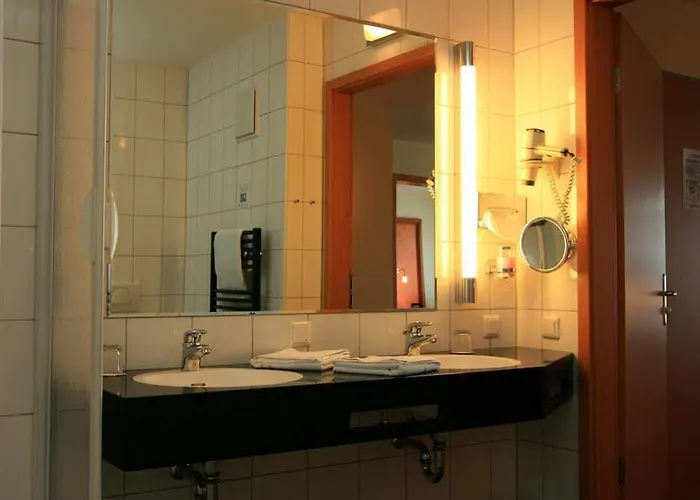 Ascot Bristol Hotel 4*